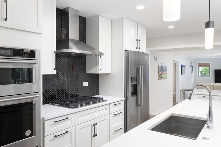 Property Photo: 1012 Williamsburg Drive 1012 IL 60540