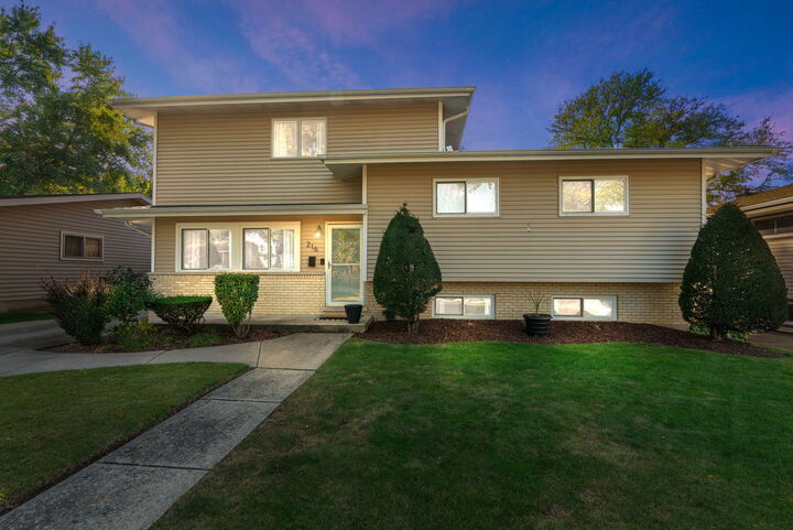 216 S Edgewood Avenue  Lombard IL 60148 photo