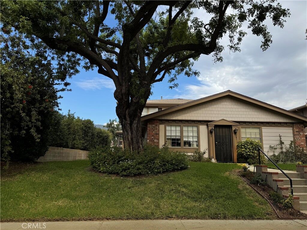 Property Photo: 1073 W Calle De La Luna 4 CA 91702