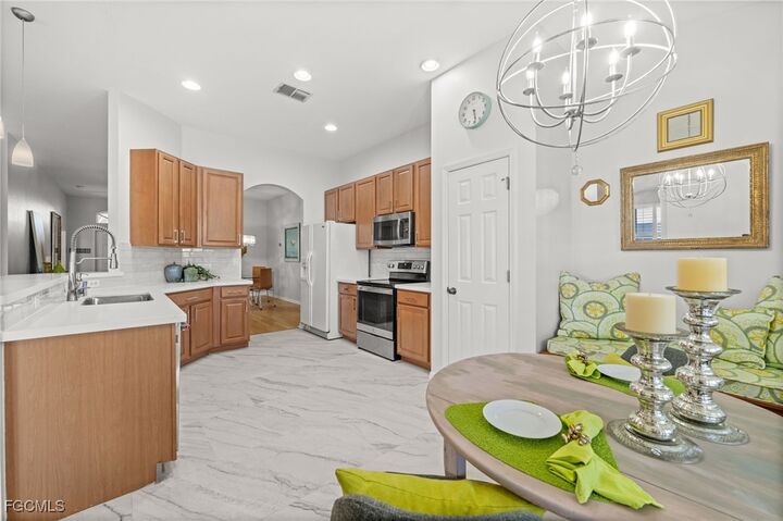 Property Photo:  8872 Cedar Hollow Drive  FL 33912 