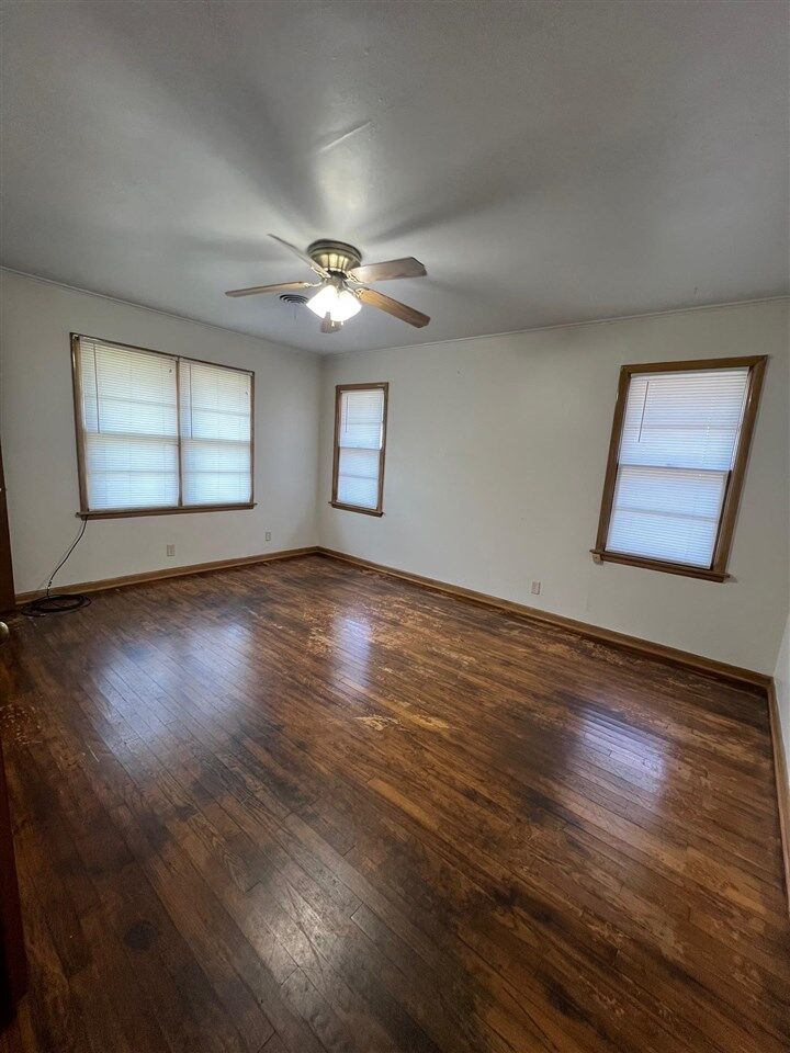 Property Photo:  2000 N 5th Street  OK 74601 