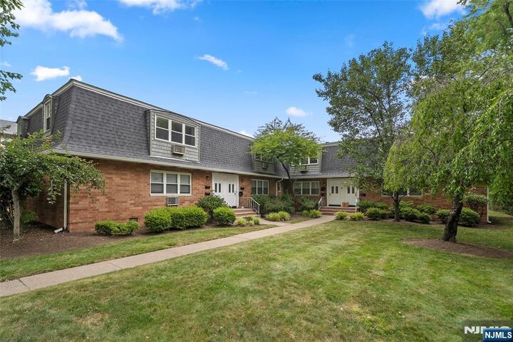 21D Lakeview  Leonia NJ 07605 photo