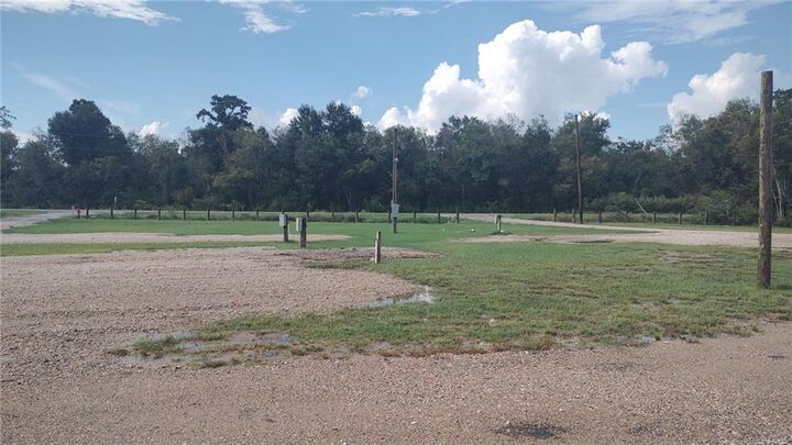 Property Photo: 673 E Bayou Road LA 70037