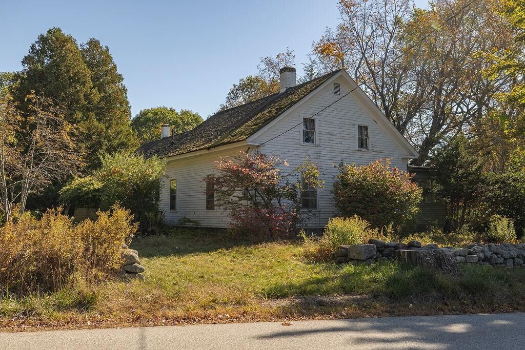 Property Photo:  1 Hop Kiln Road  NH 03304 