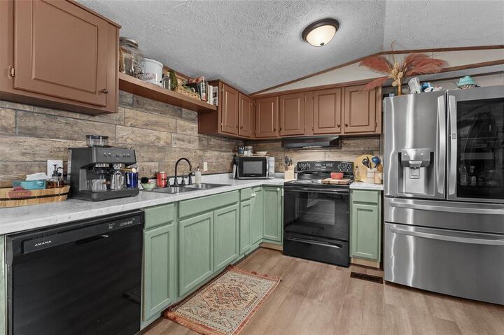 Property Photo:  2286 J And J Trail  LA 71107 