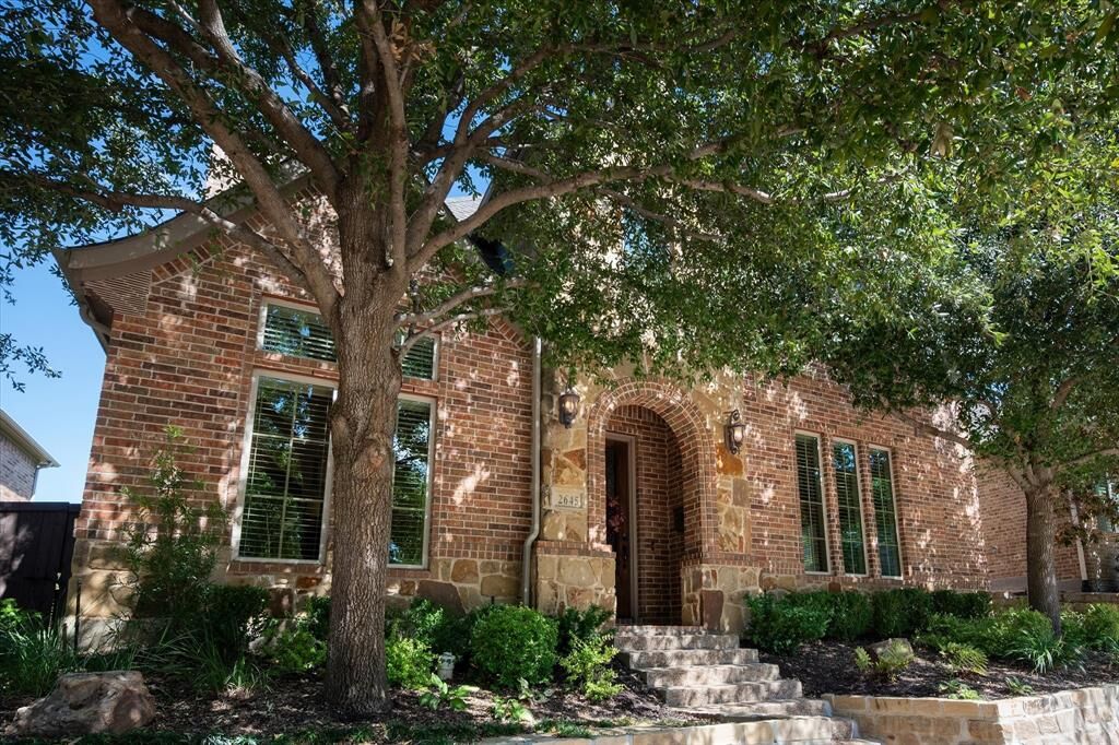 Property Photo:  2645 Hundred Knights Drive  TX 75056 