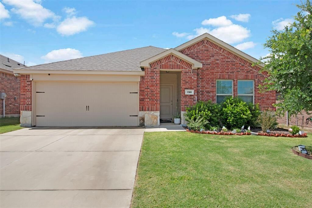 Property Photo: 720 Alton Drive TX 76227