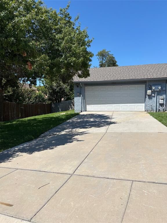 Property Photo: 2205 Heritage Circle TX 75006