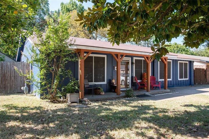 Property Photo:  704 Clover Park Drive  TX 76013 