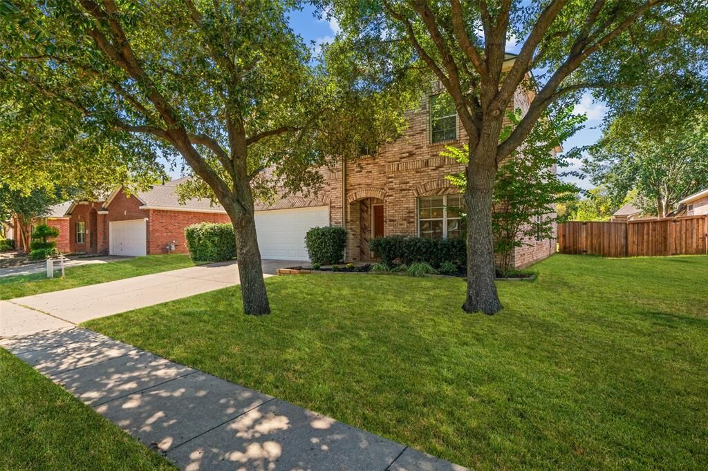 Property Photo: 5891 Candlelight Lane TX 75052