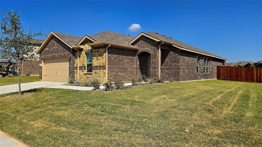 Property Photo: 8608 Centerboard Lane TX 76179