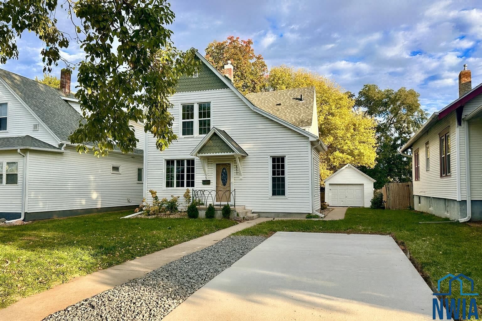 Property Photo:  4211 Orleans Avenue  IA 51106 
