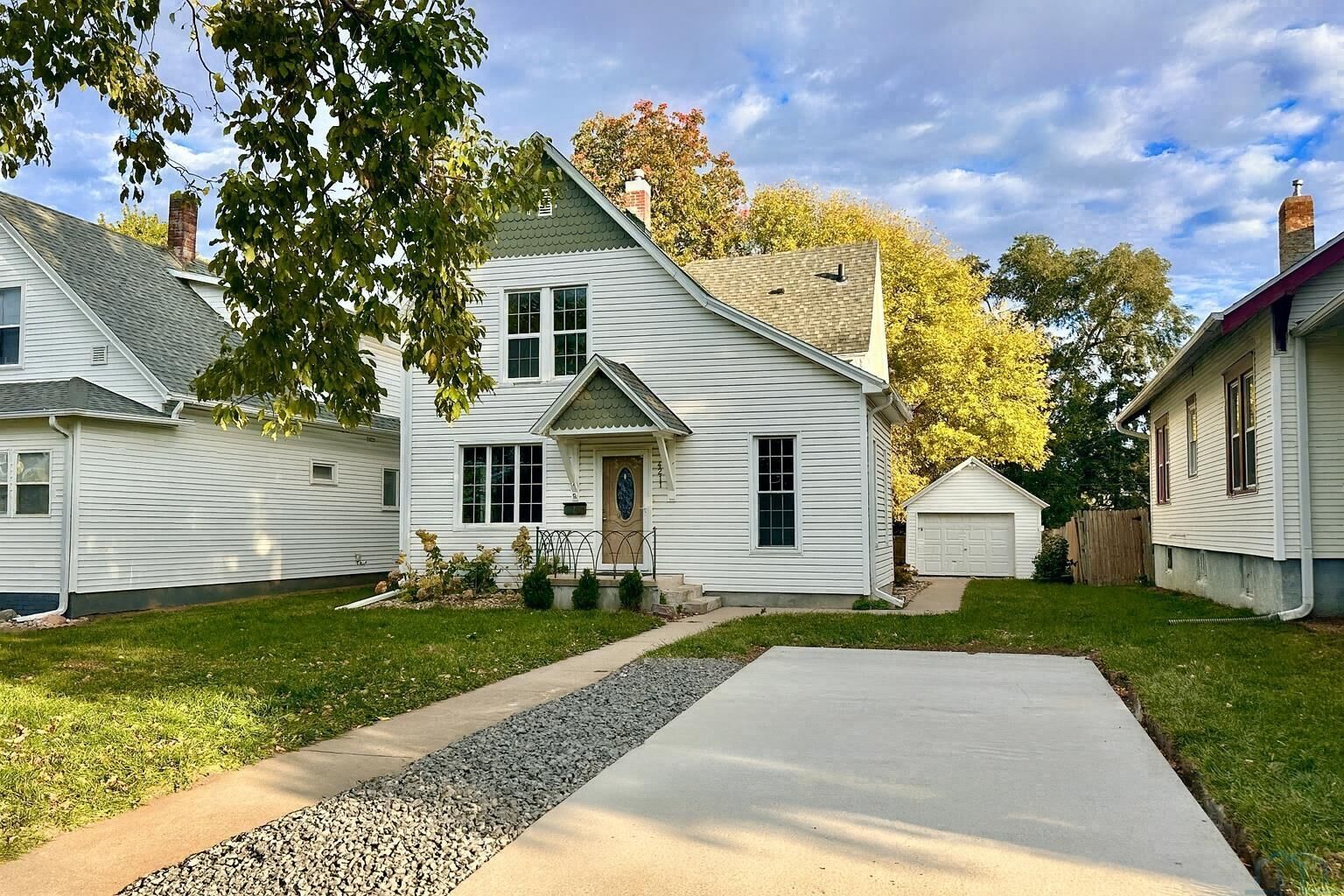 Property Photo:  4211 Orleans Avenue  IA 51106 