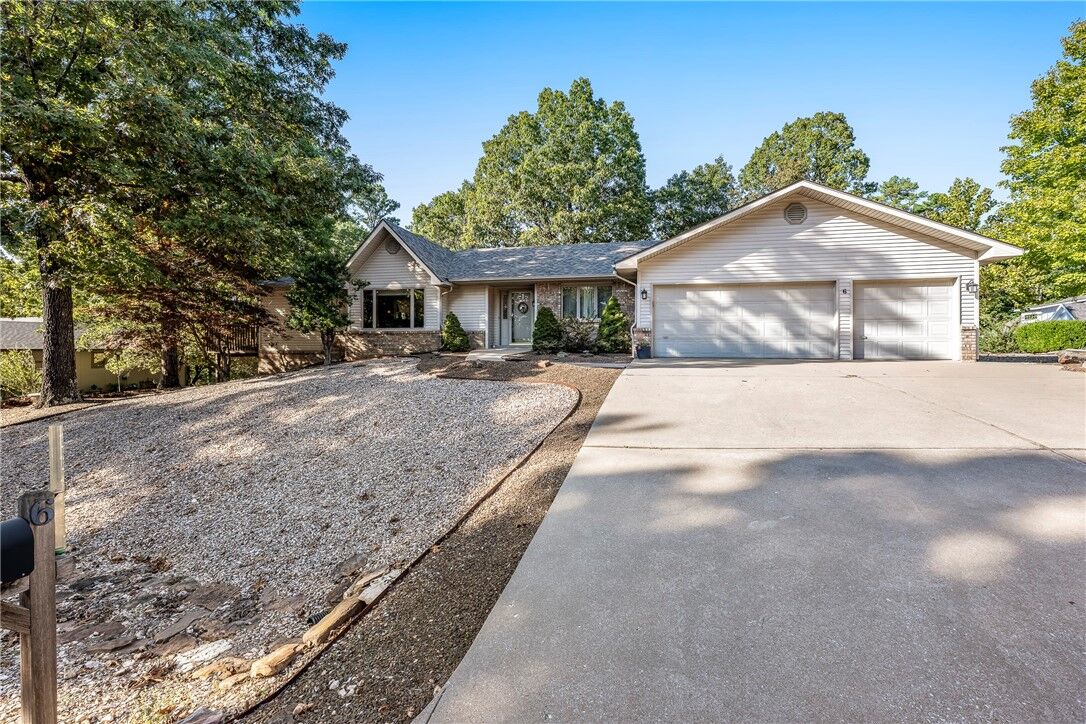 Property Photo: 6 Banbury Lane AR 72714