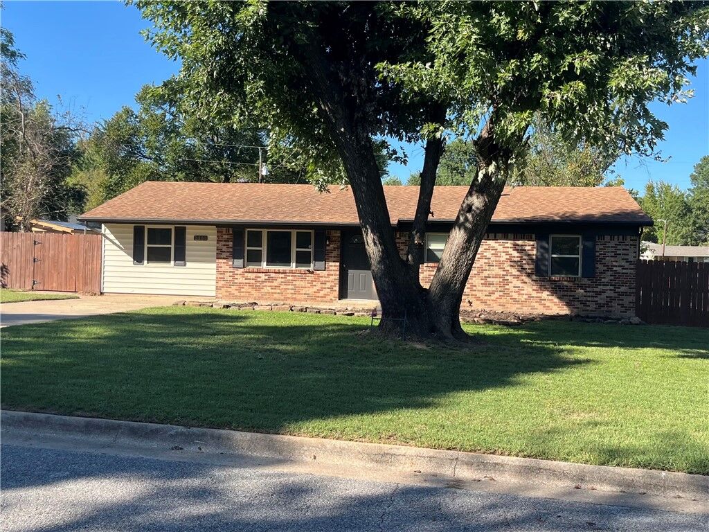 Property Photo: 2300 Sycamore Place AR 72762