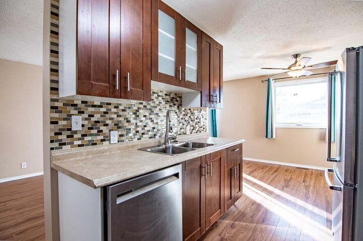 Property Photo: 6320 58 Avenue 2 AB T4N 5Z8