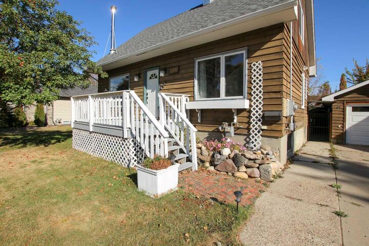 Property Photo: 3515 45 Avenue AB T4N 3K7