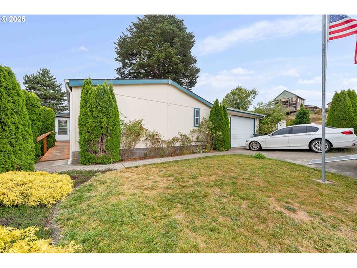 Property Photo:  235 1st Ave  OR 97420