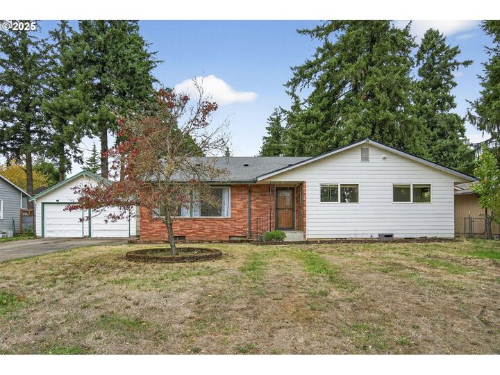 12649 SE Kelly St  Portland OR 97236 photo