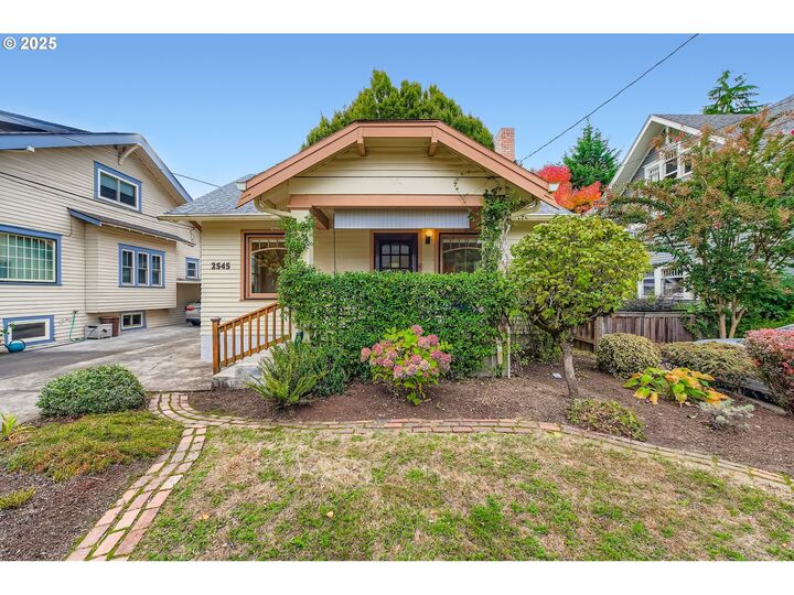 Property Photo: 2545 NE 37th Ave OR 97212