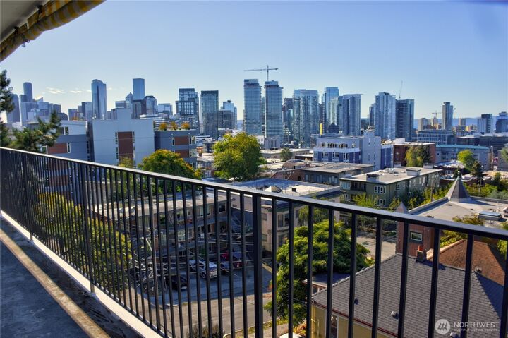 Property Photo: 505 Belmont Avenue NE 605 WA 98102