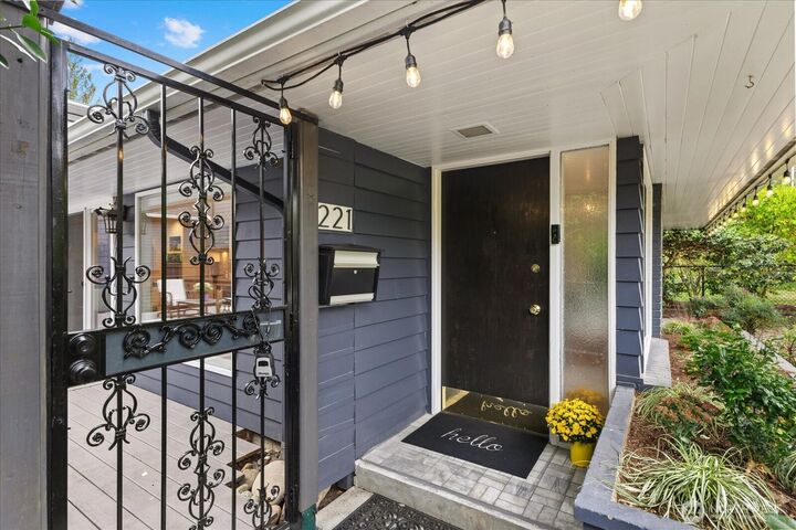 221  8th Avenue W  Kirkland WA 98033 photo