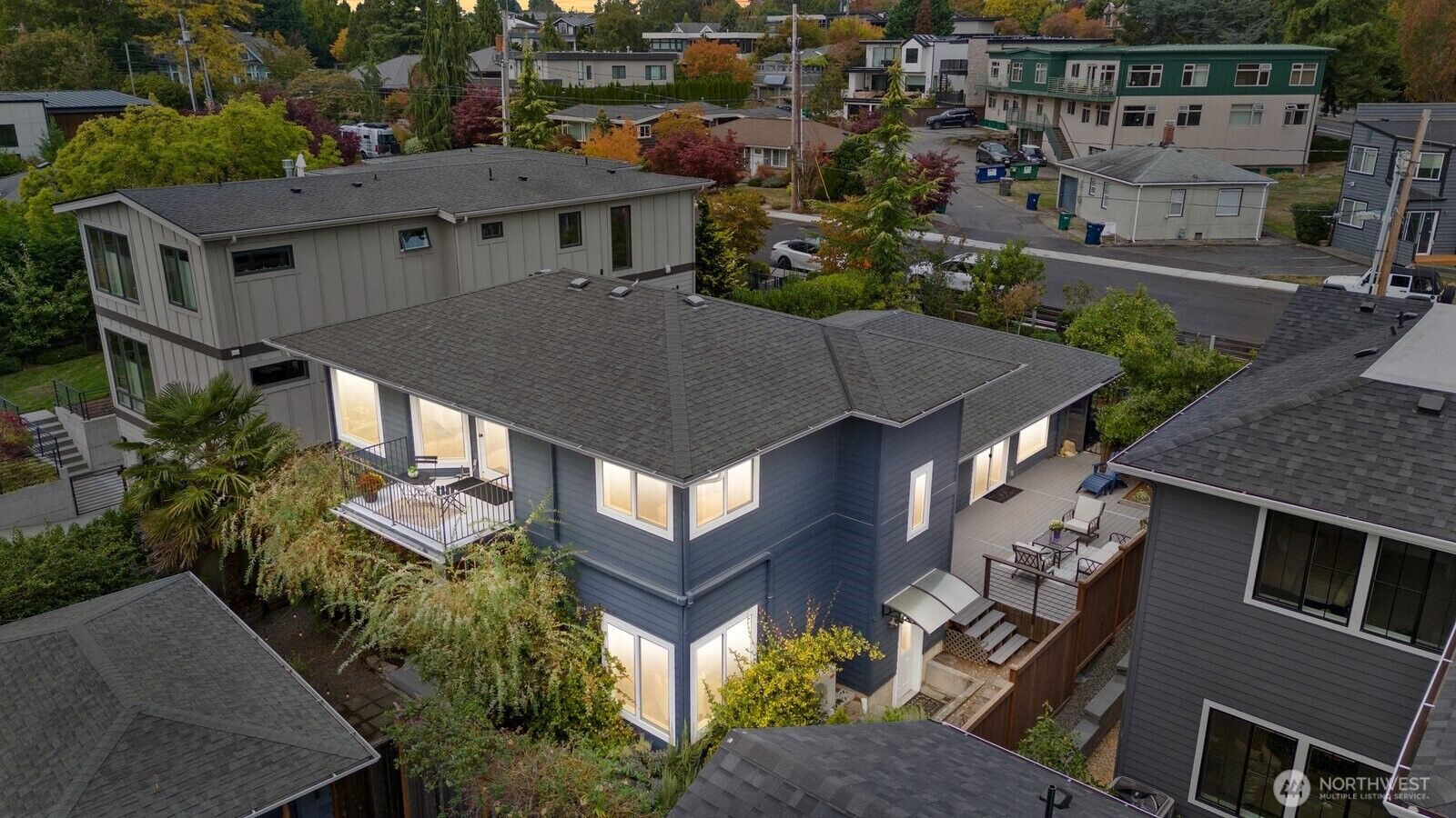 Property Photo:  221  8th Avenue W  WA 98033