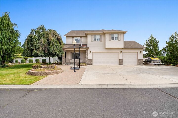 Property Photo: 9460 Albert Way SE WA 98837