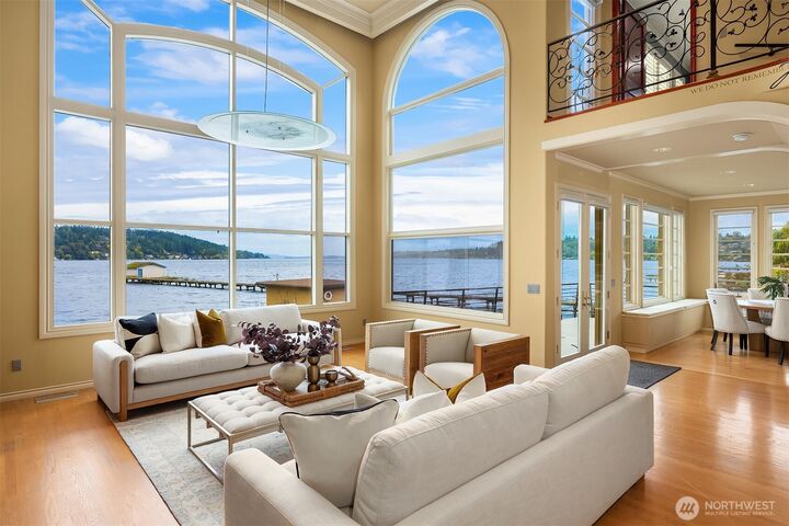 Property Photo:  4701 NE Shore Place  WA 98155 