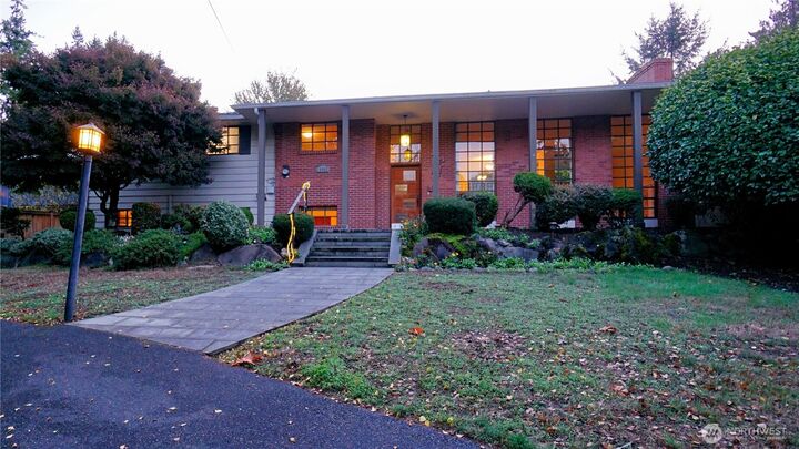 Property Photo:  16902  28th Avenue SW  WA 98166 