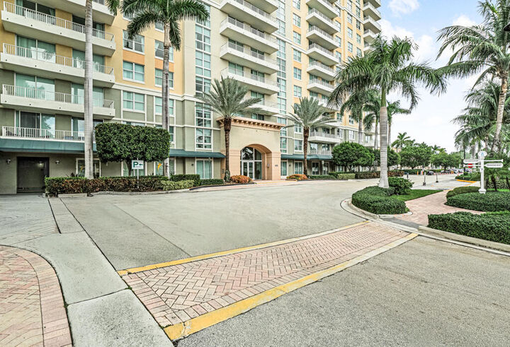 Property Photo: 625 Casa Loma Boulevard 707 FL 33435