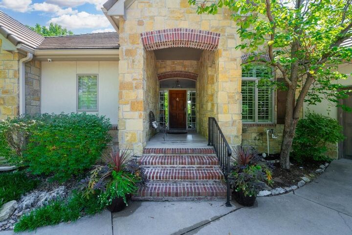 Property Photo:  123 E Pine Meadow Ct  KS 67002 