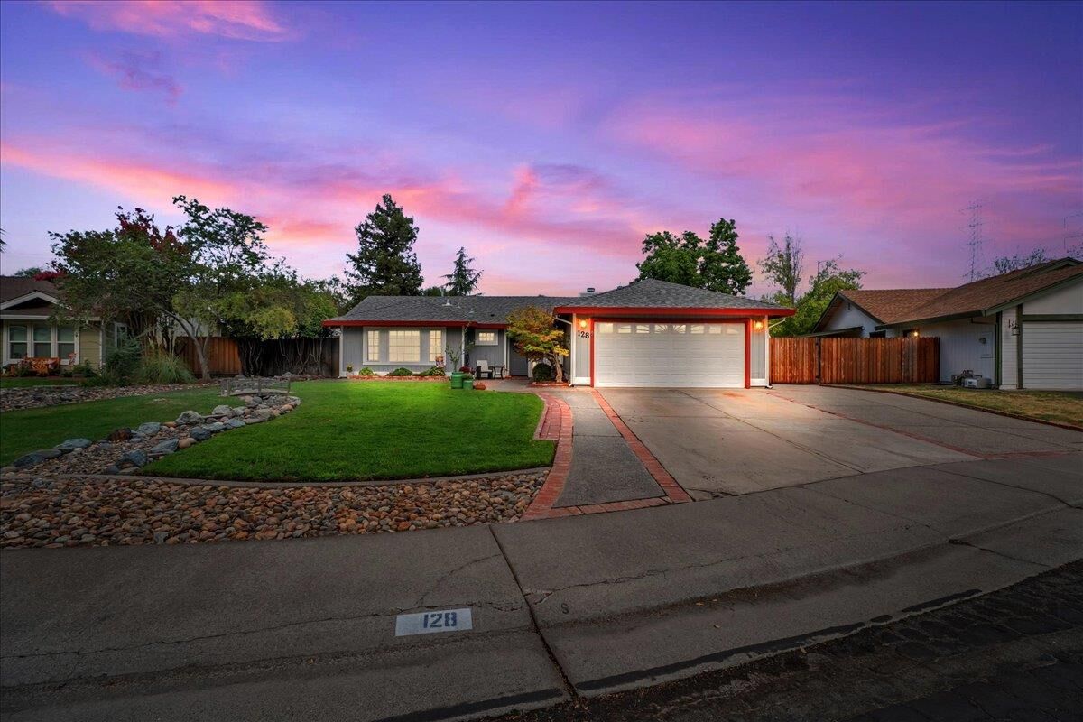 Property Photo: 128 Mesquite Court CA 95630