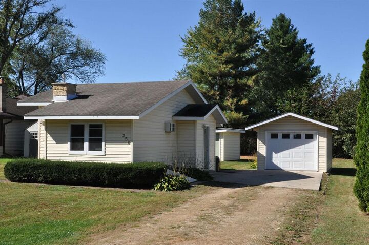 Property Photo:  256 South Wood Street  WI 53588 