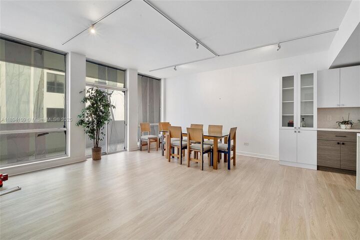 Property Photo: 700 Biltmore Way 402 FL 33134