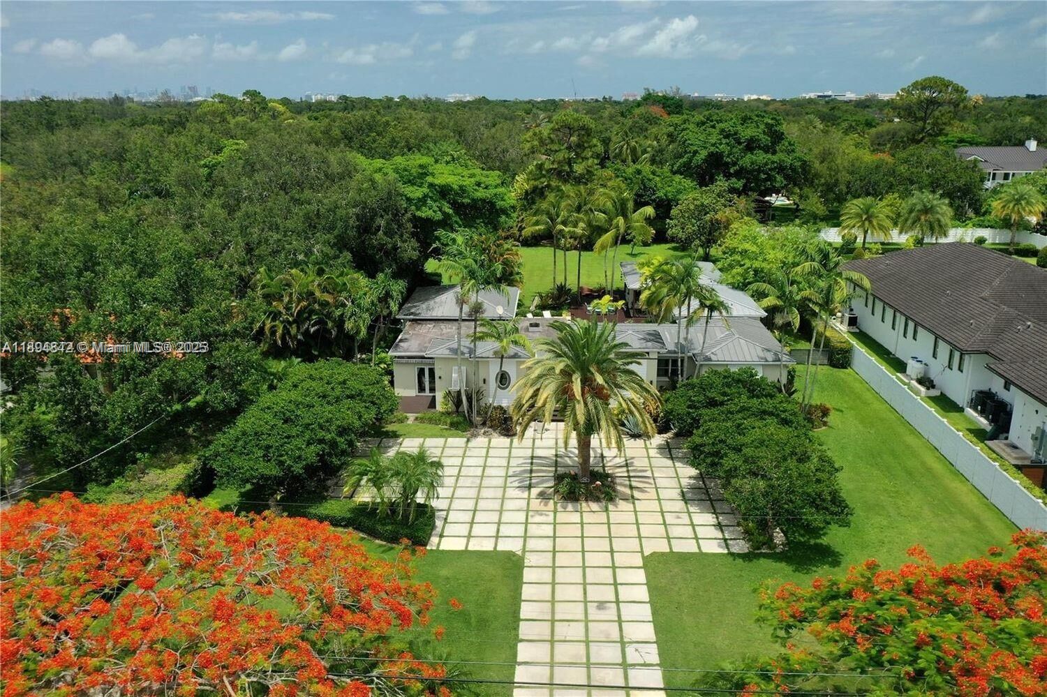 Property Photo: 6645 SW 73rd Ct FL 33143
