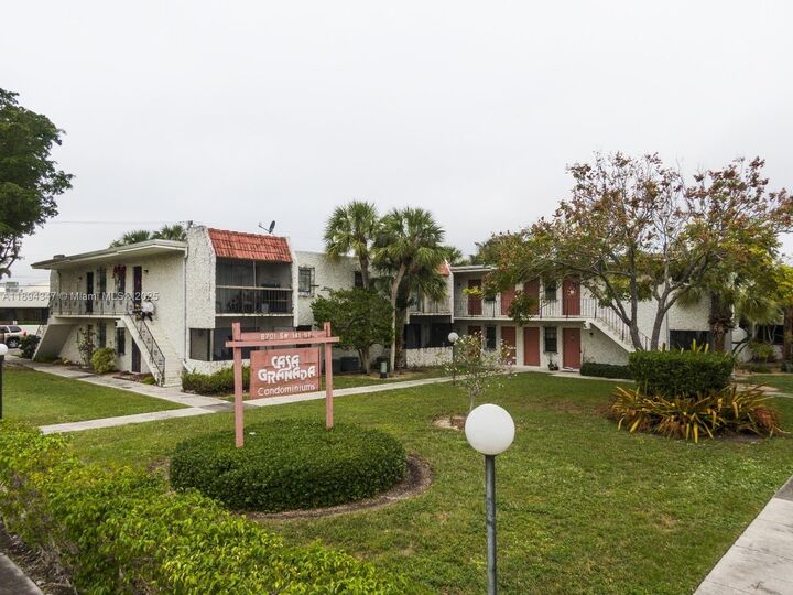 8701 SW 141st St L5  Palmetto Bay FL 33176 photo