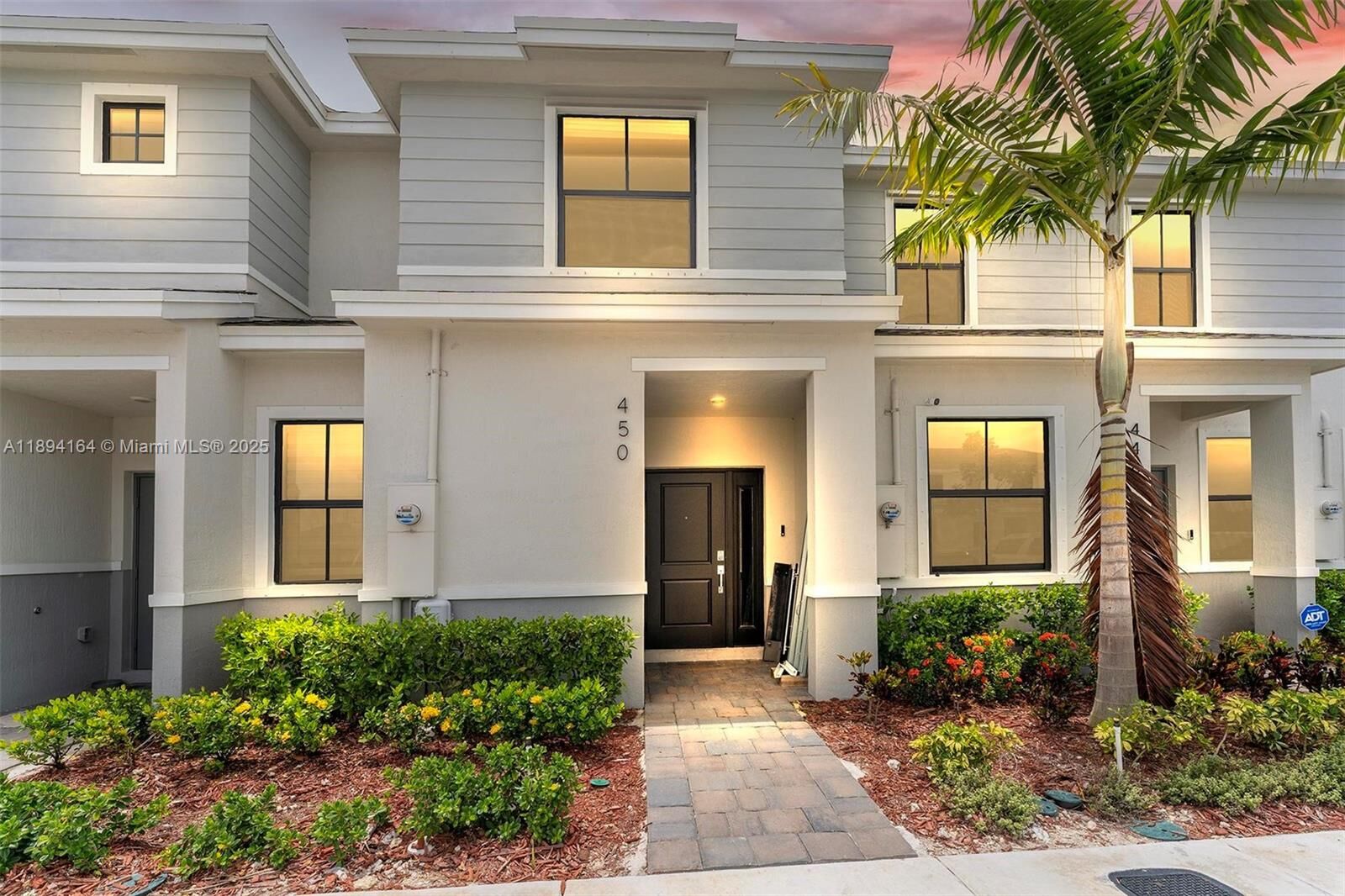 Property Photo: 450 NE 13th St FL 33034