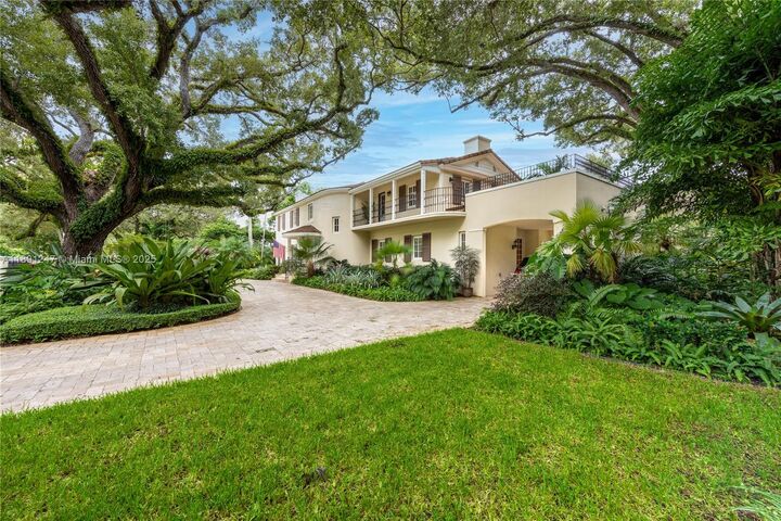 Property Photo: 1036 S Greenway Dr FL 33134