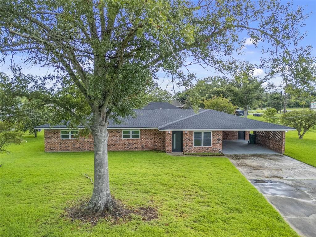 Property Photo: 416 Morningstar Drive LA 70615