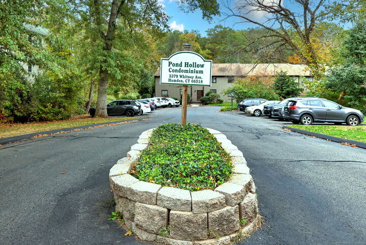 Property Photo:  1 Pond Hollow Drive 1  CT 06518 
