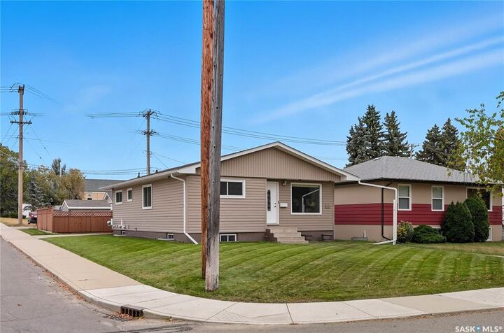 Property Photo:  1042 J Avenue N  SK S7L 2L4