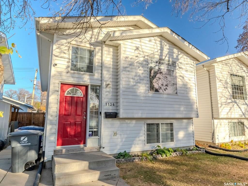 Property Photo:  1134 J Avenue N  SK S7L 2L6