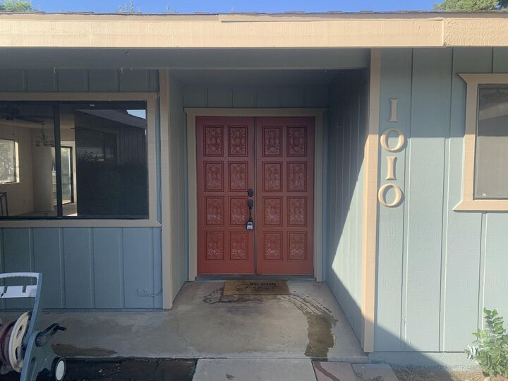 Property Photo:  1010 W Seeger Avenue  CA 93277