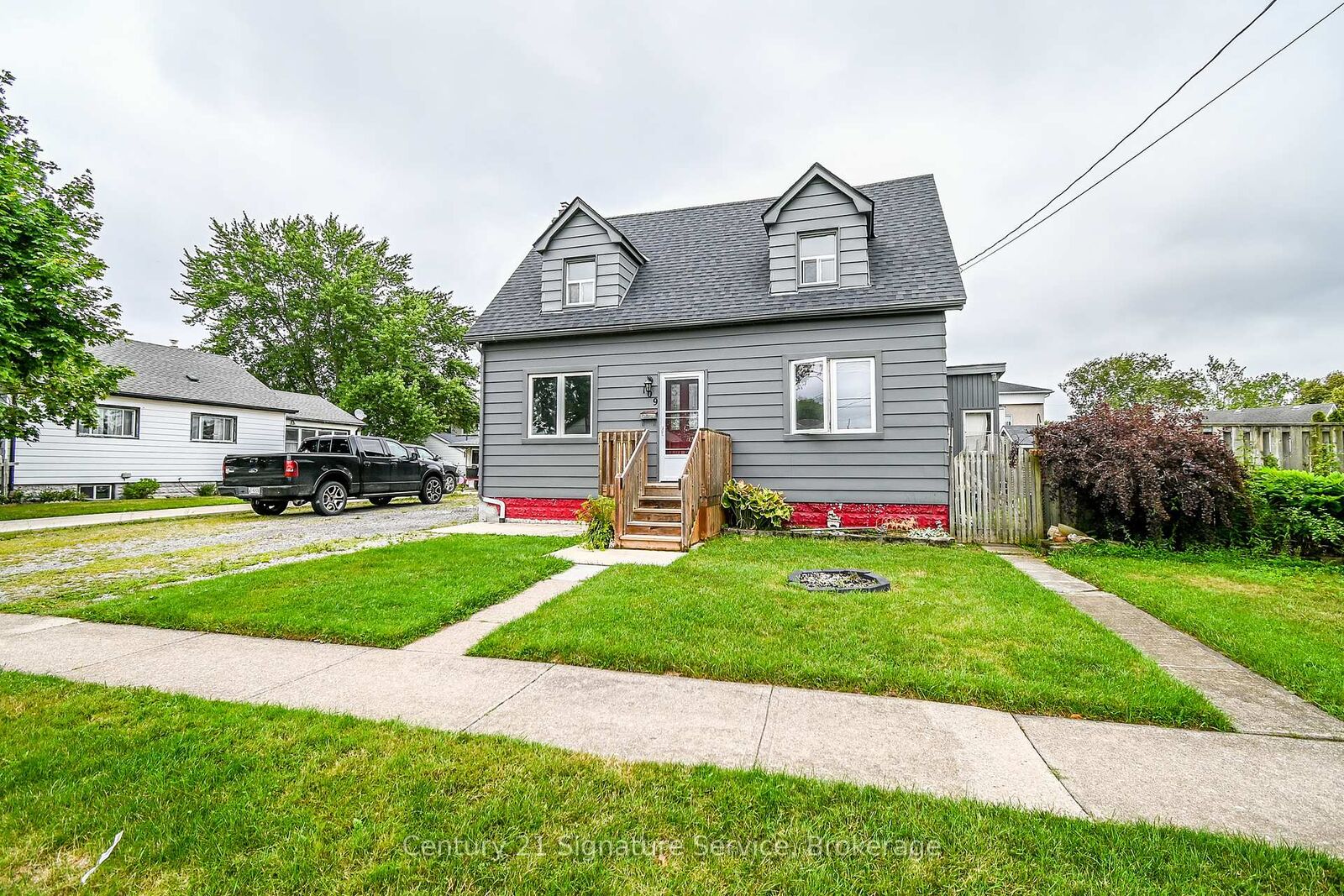 Property Photo: 109 Santone Avenue ON L3C 2J5