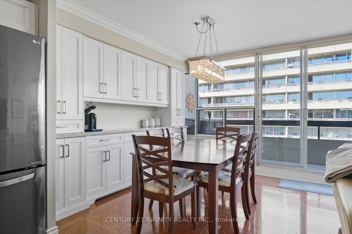 Property Photo:  50 Richmond Street E 635  ON L1G 7C7