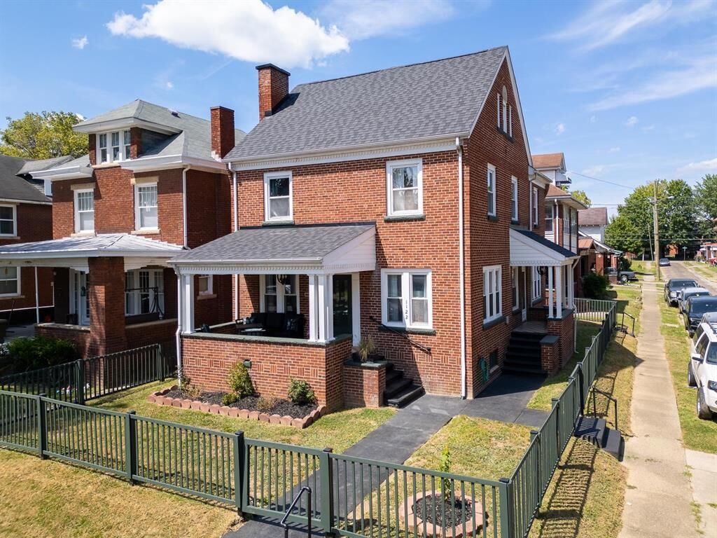 Property Photo: 1122 10th Avenue WV 25701