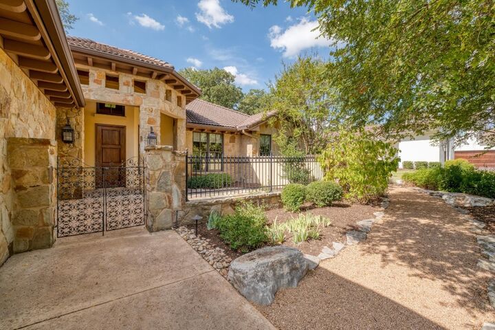 Property Photo: 205 Flint Ridge Trail TX 78628