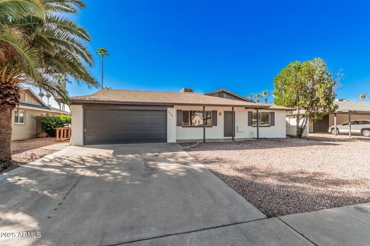 Property Photo: 2349 W Concho Avenue AZ 85202