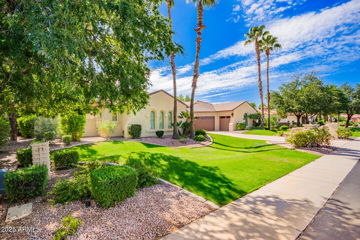 Property Photo: 2069 E Cedar Place AZ 85249